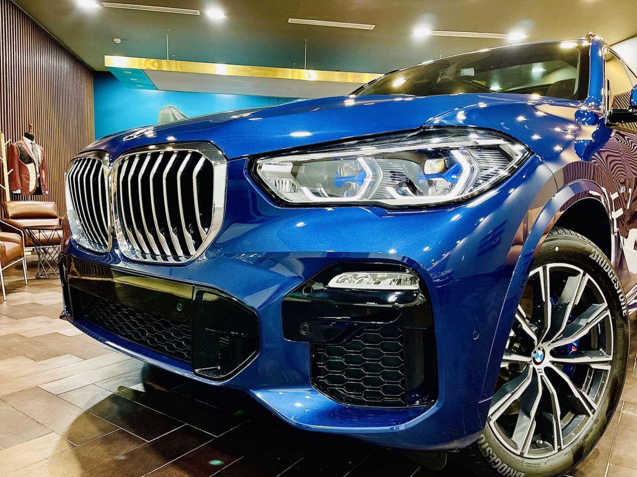 Phan-dau-xe-bmw-x5-m-sport-scaled-1