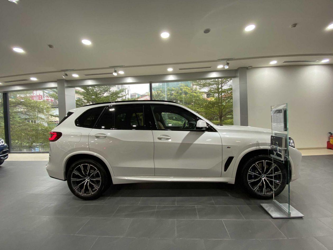 Phan-than-xe-bmw-x5-m-sport-scaled-1