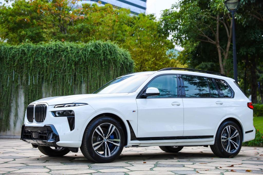 phan-than-xe-bmw-x7-m-sport-lci-2023